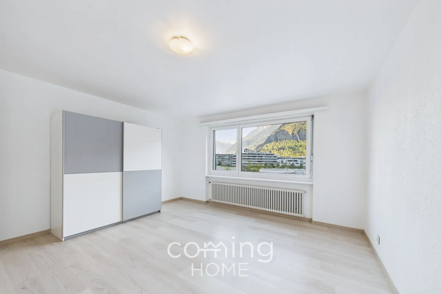 Modern 4.5-room apartment in Visp - central, sunny, and newly renovated - Photo 4 of 12