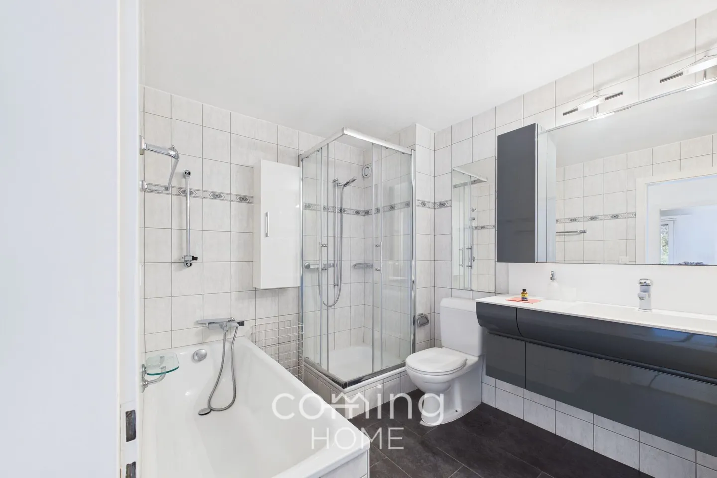 Modern 4.5-room apartment in Visp - central, sunny, and newly renovated - Photo 7 of 12