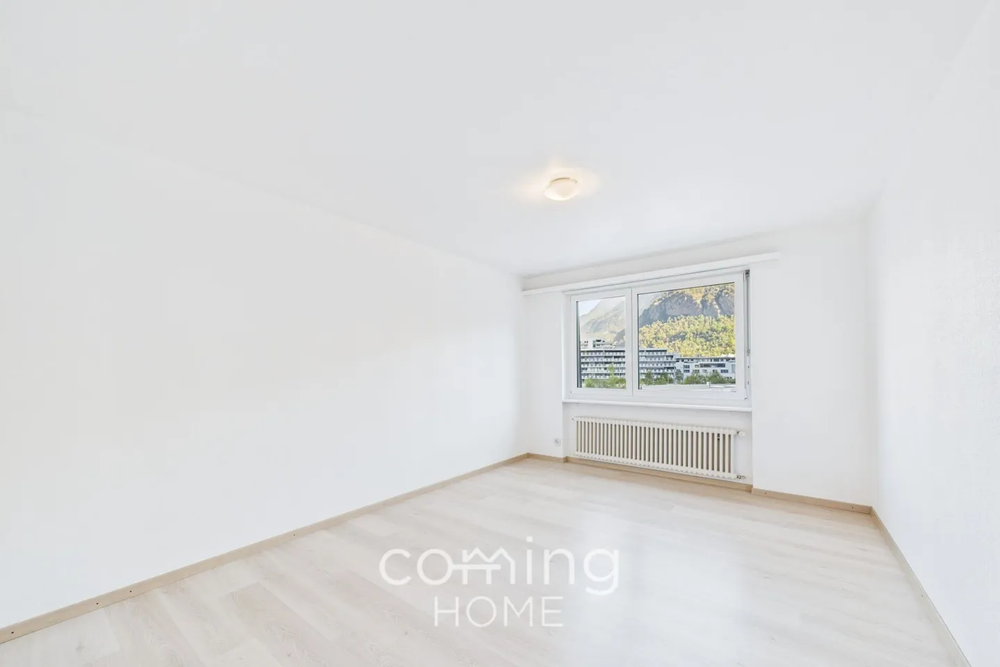 Modern 4.5-room apartment in Visp - central, sunny, and newly renovated - Photo 8 of 12