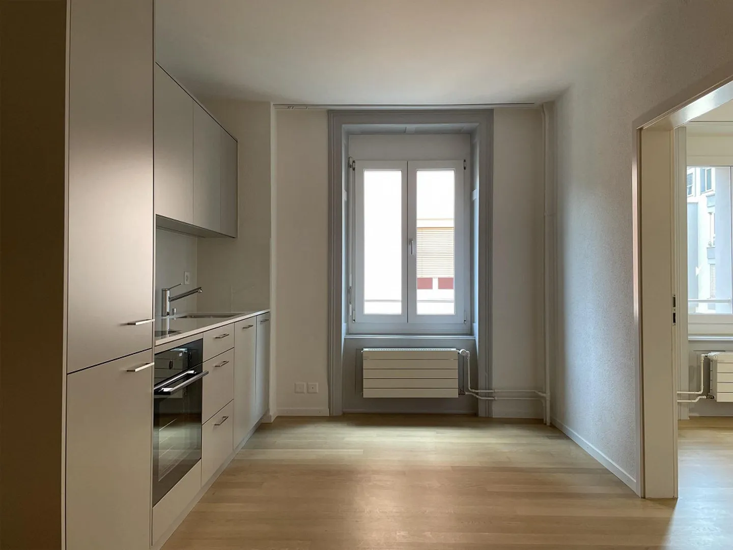 Appartamento ristrutturato di 2,5 locali con balcone nel vivace quartiere 4 - Foto 2 di 9