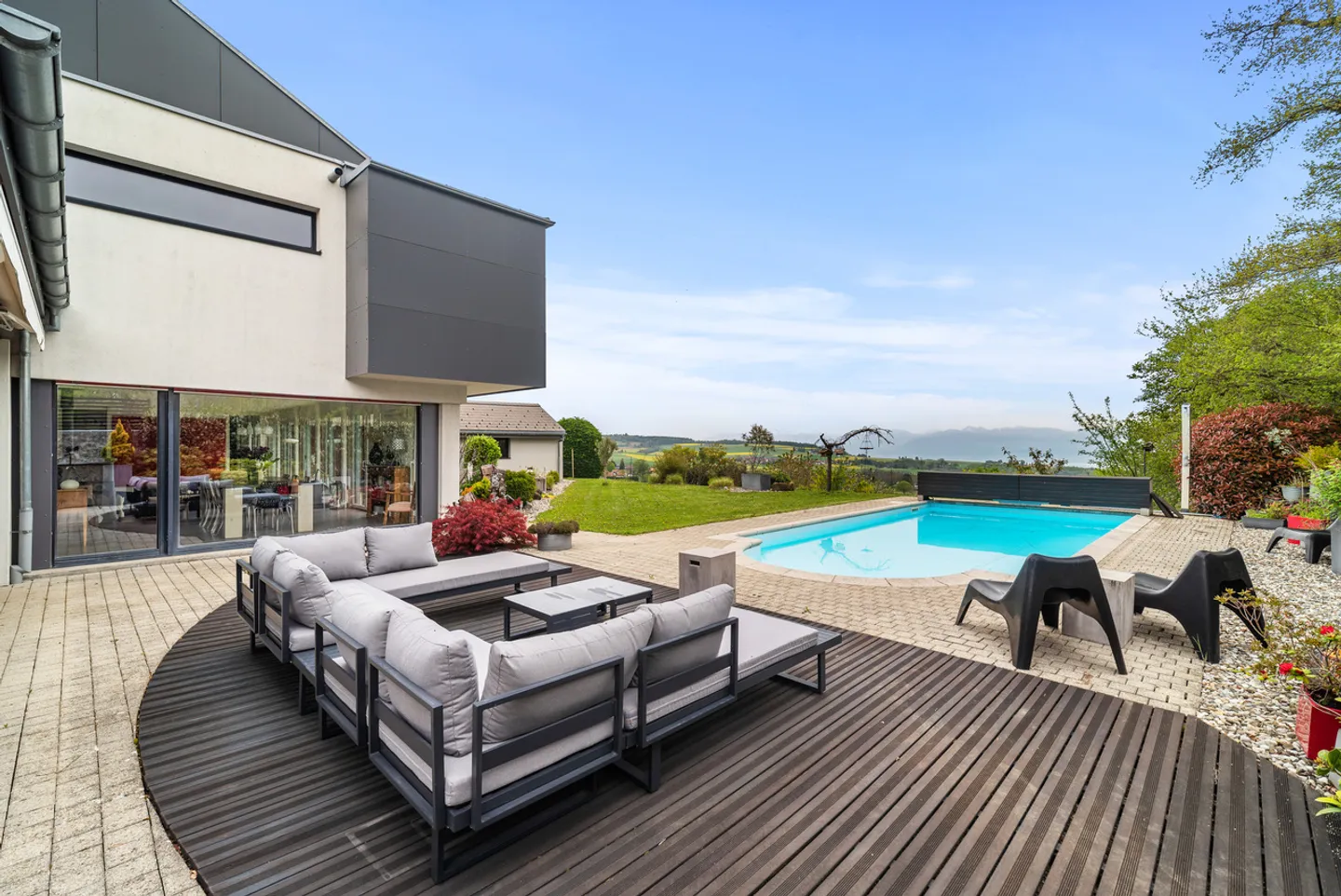 Bellissima villa familiare, piscina e vista sulle alture di Gland - Foto 2 di 13