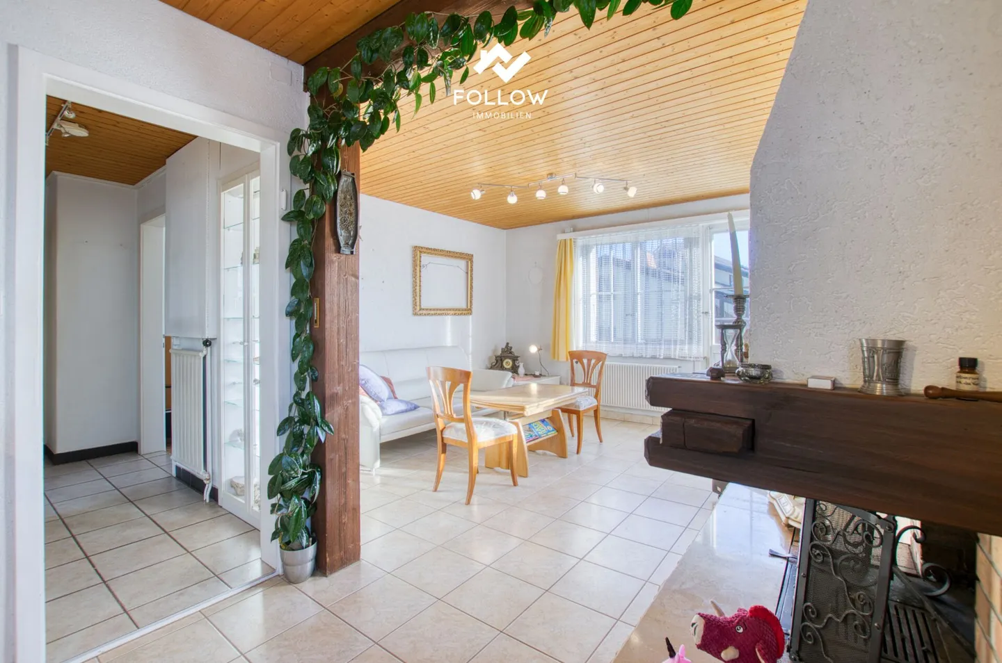 Home with Heart: Well-maintained Single-family House with Plenty of Space and Potential in a Quiet Residential Area - Photo 4 of 22