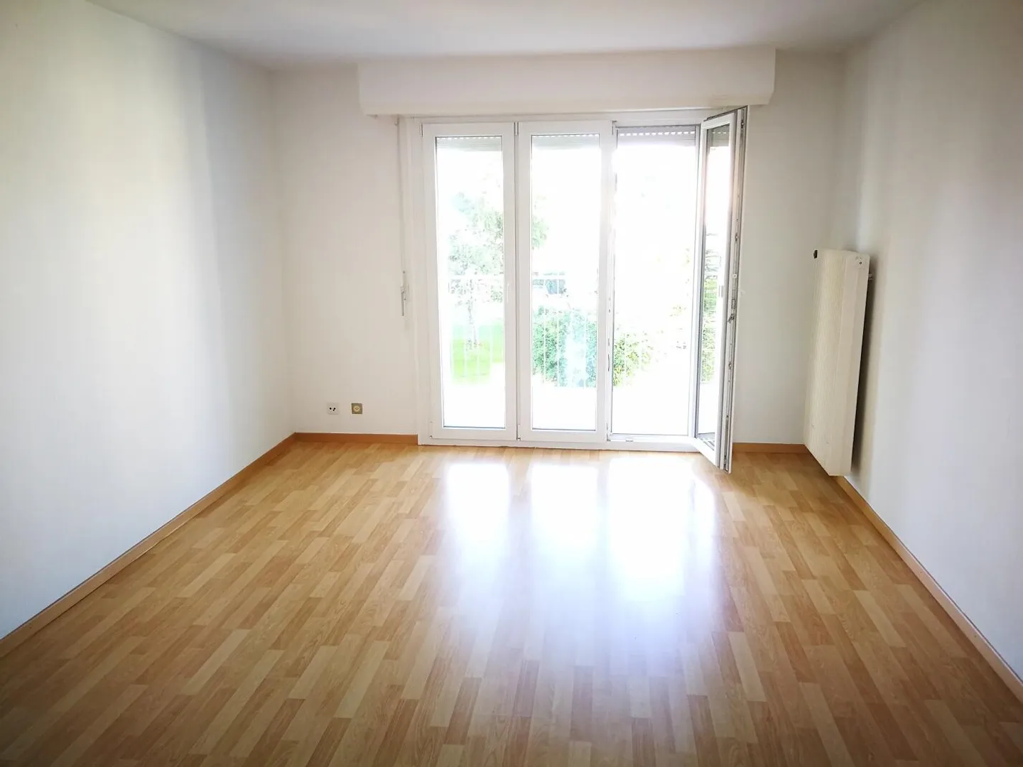 Apartment for rent - Photo 2 of 7