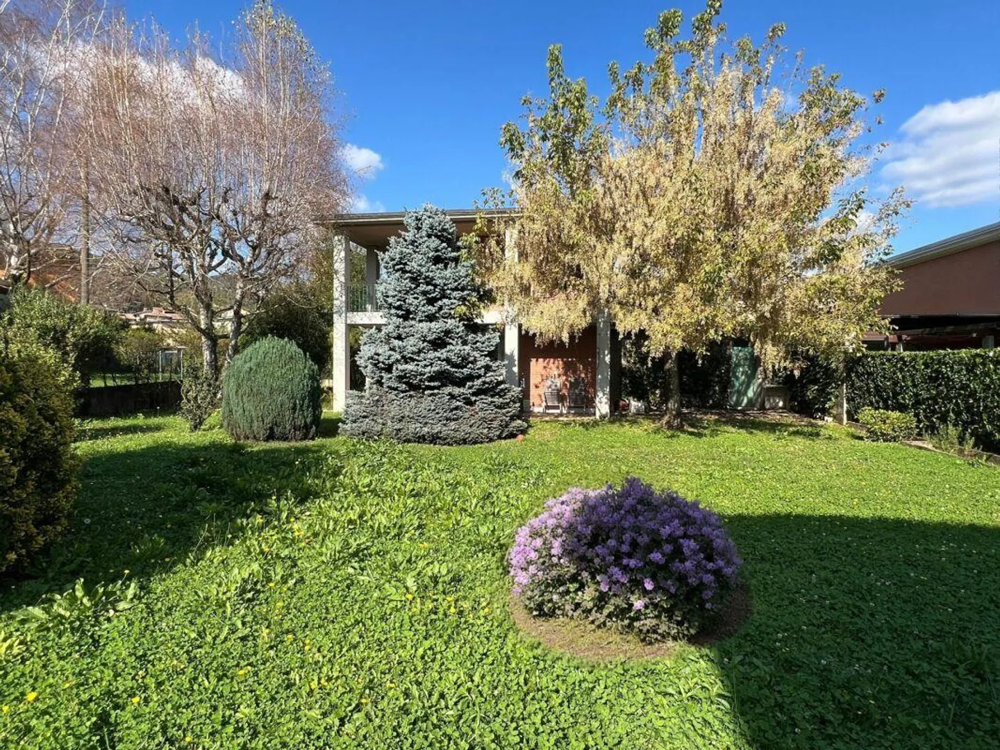 Belle maison individuelle avec un magnifique jardin - Photo 3 sur 20