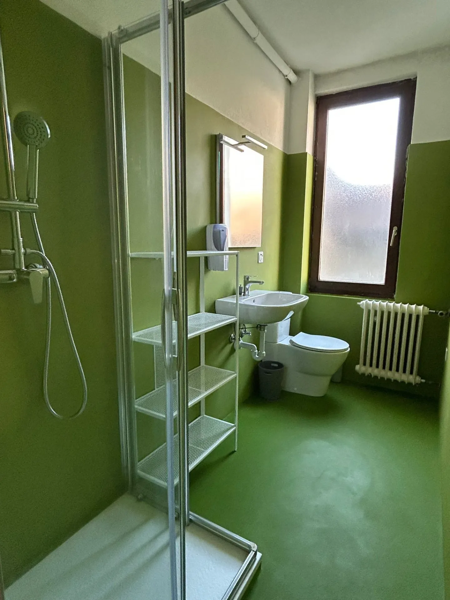 FURNISHED ROOM FOR RENT IN THE CENTER - Photo 5 of 9
