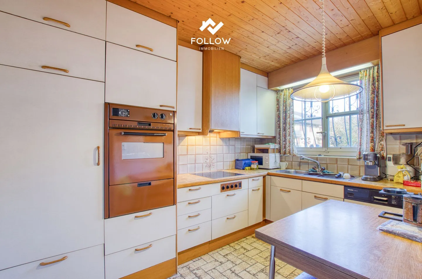 Home with Heart: Well-maintained Single-family House with Plenty of Space and Potential in a Quiet Residential Area - Photo 14 of 22