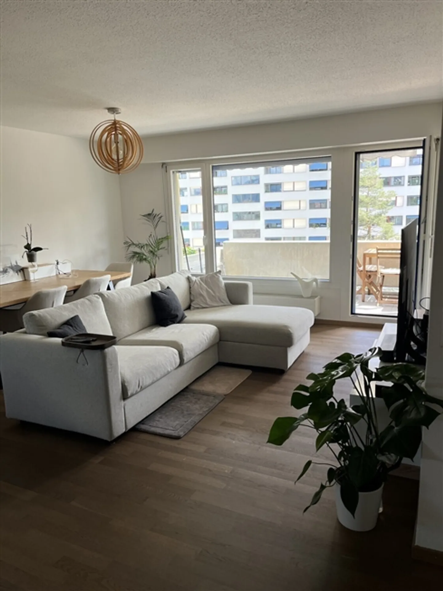 «APPARTEMENT 2½ PIÈCES À SCHLIEREN (ZH), MEUBLÉ, TEMPORAIRE» - Photo 1 sur 8