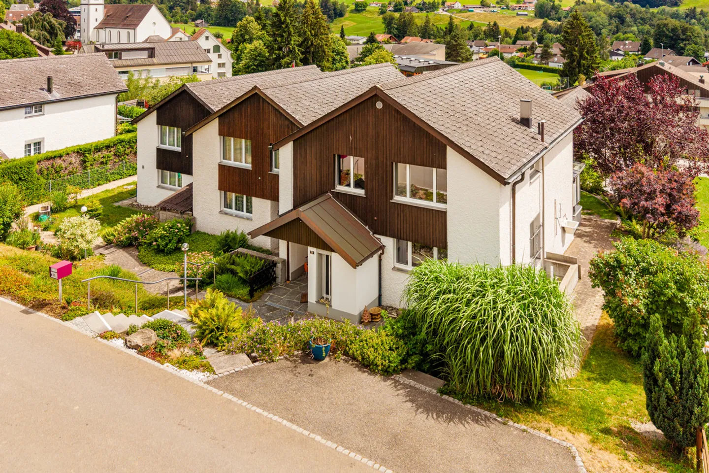 Living with a View and Garden Idyl - Photo 1 of 10