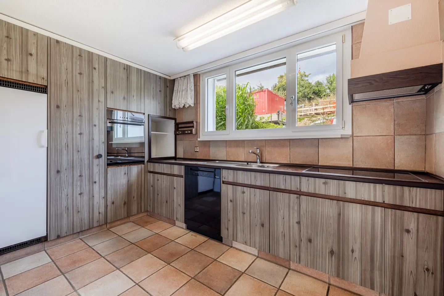 Living with a View and Garden Idyl - Photo 3 of 10