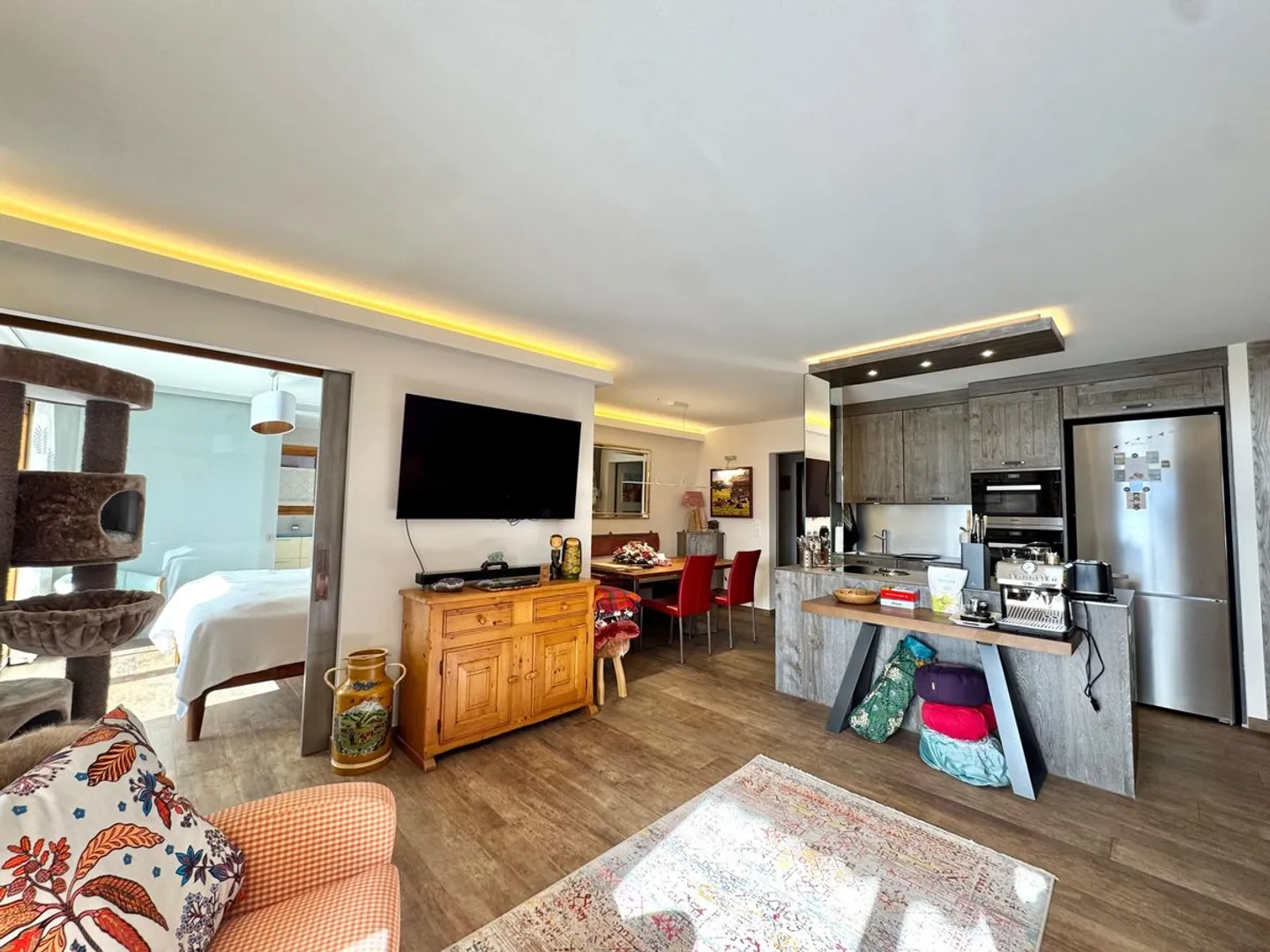 Luxury Apartment with Ski Access - Photo 5 of 13