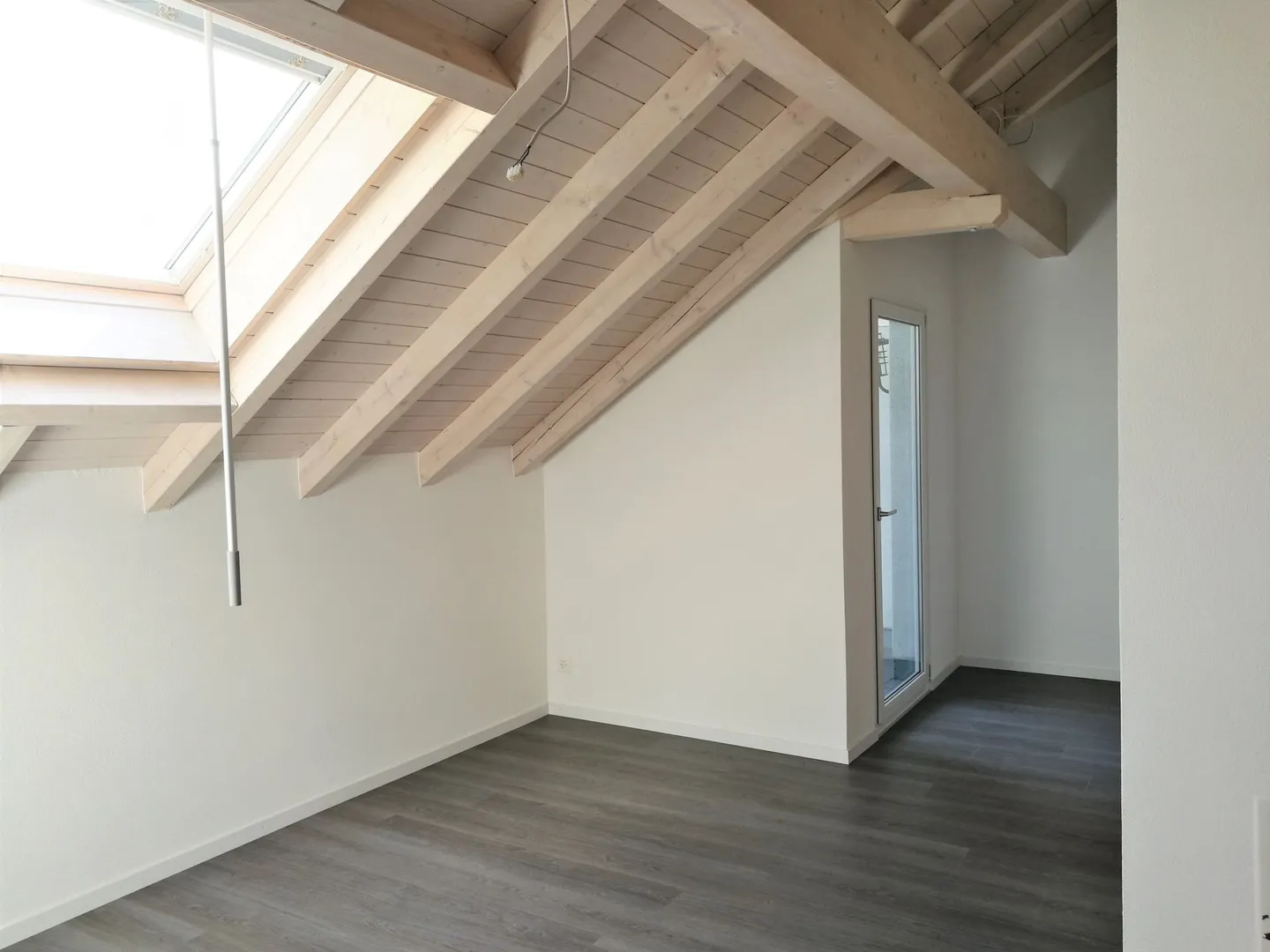 Appartement de 2.5 pièces pour les célibataires! - Photo 3 sur 7