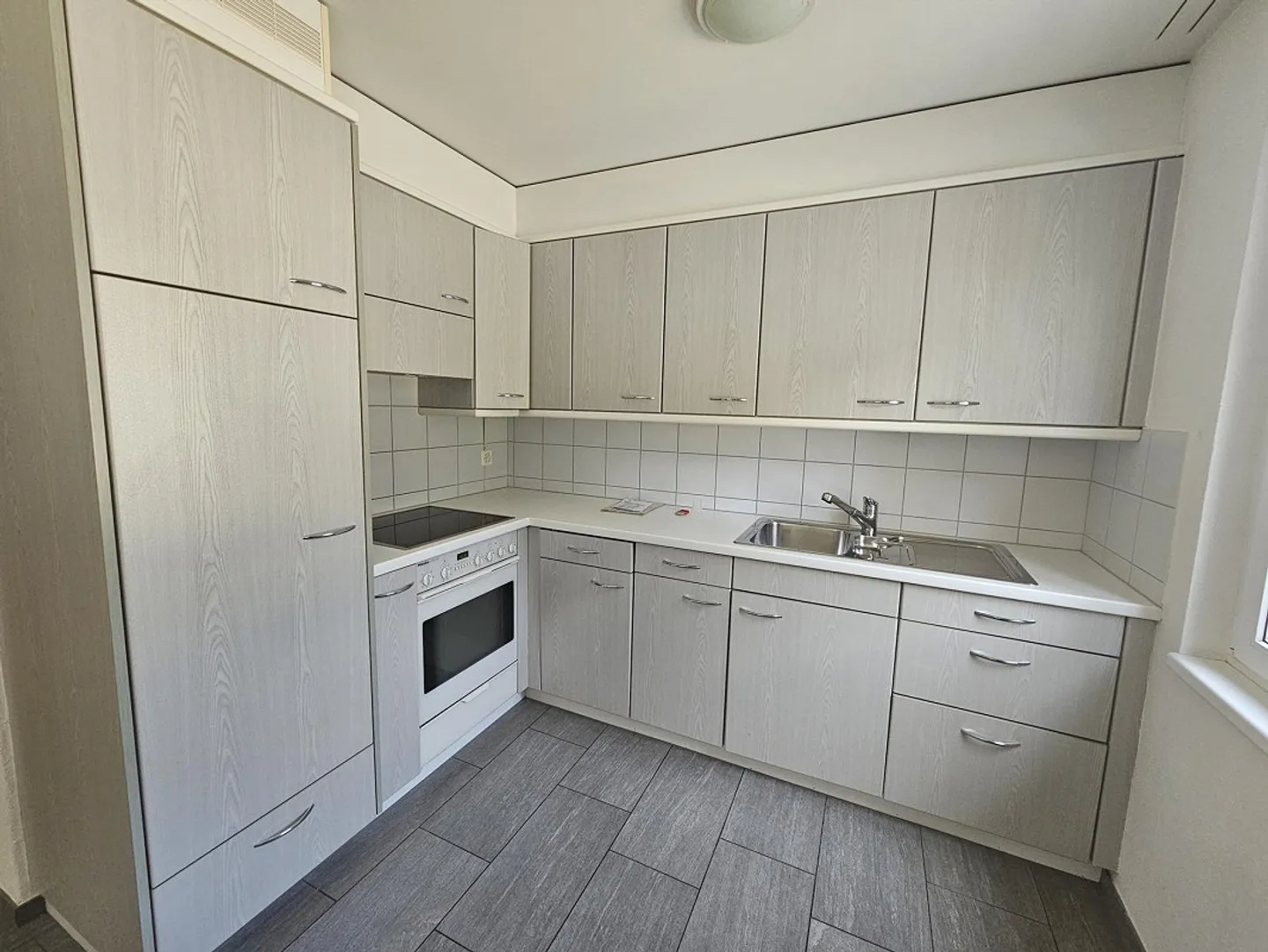 Charmante 2.5 Zimmer Wohnung - Foto 2 von 6