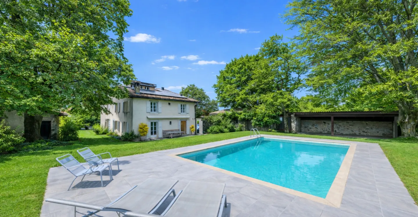 Villa Elegante a Jussy - Foto 1 di 13