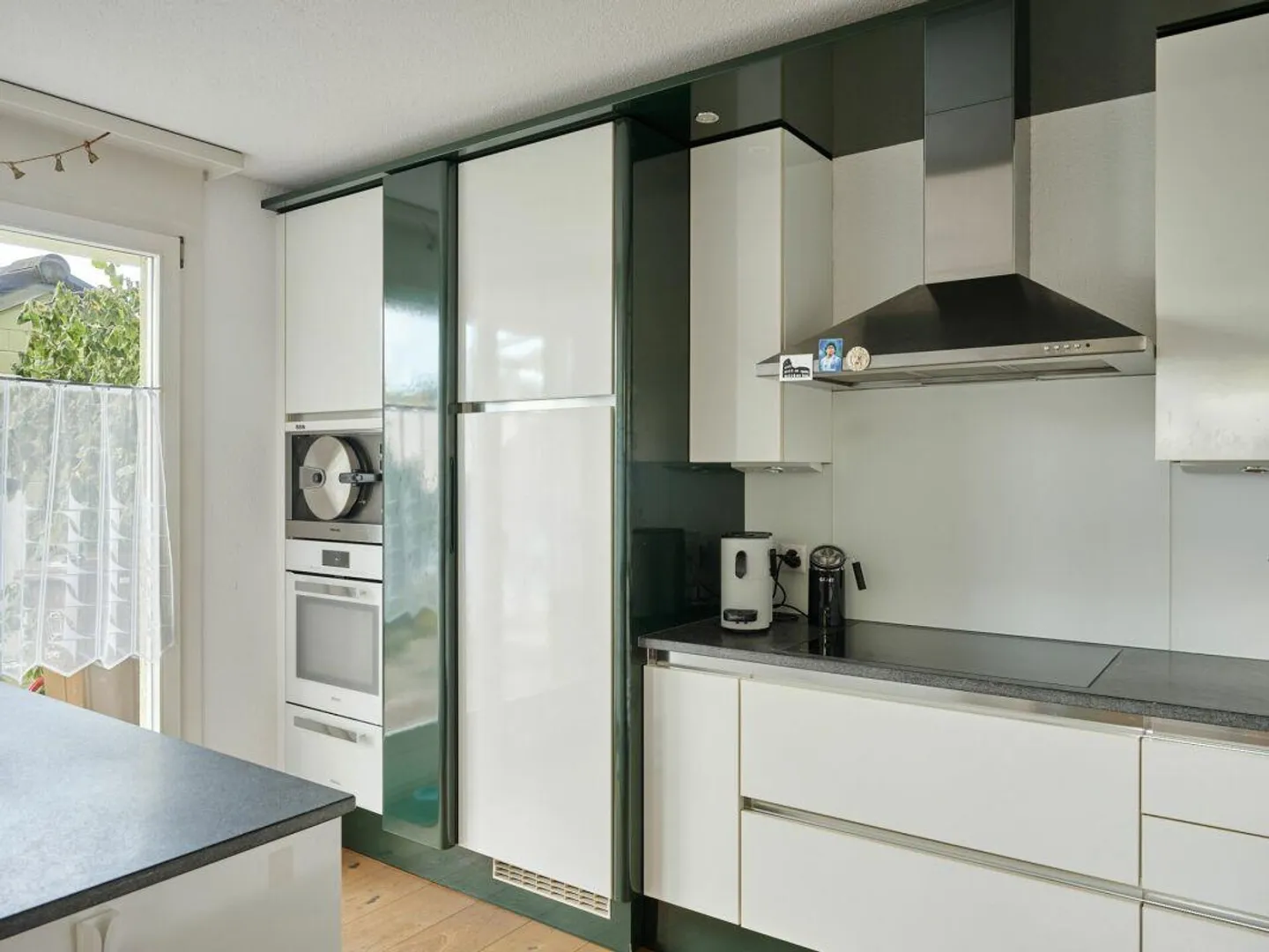 Cozy Family Paradise with Large Garden - Photo 4 of 11