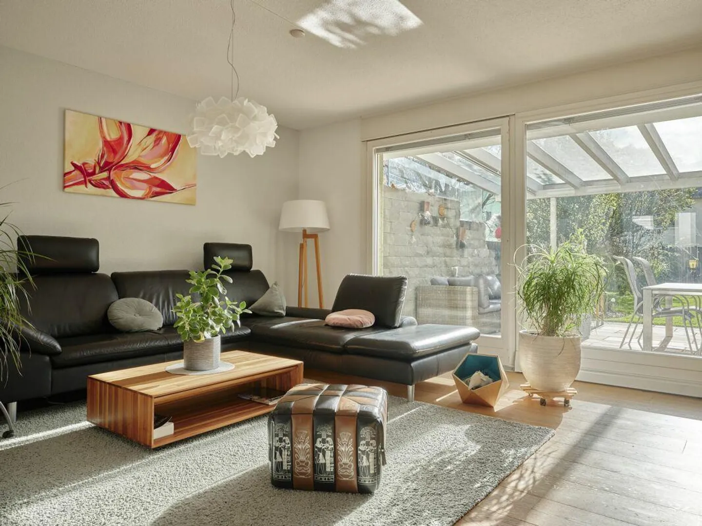 Cozy Family Paradise with Large Garden - Photo 5 of 11