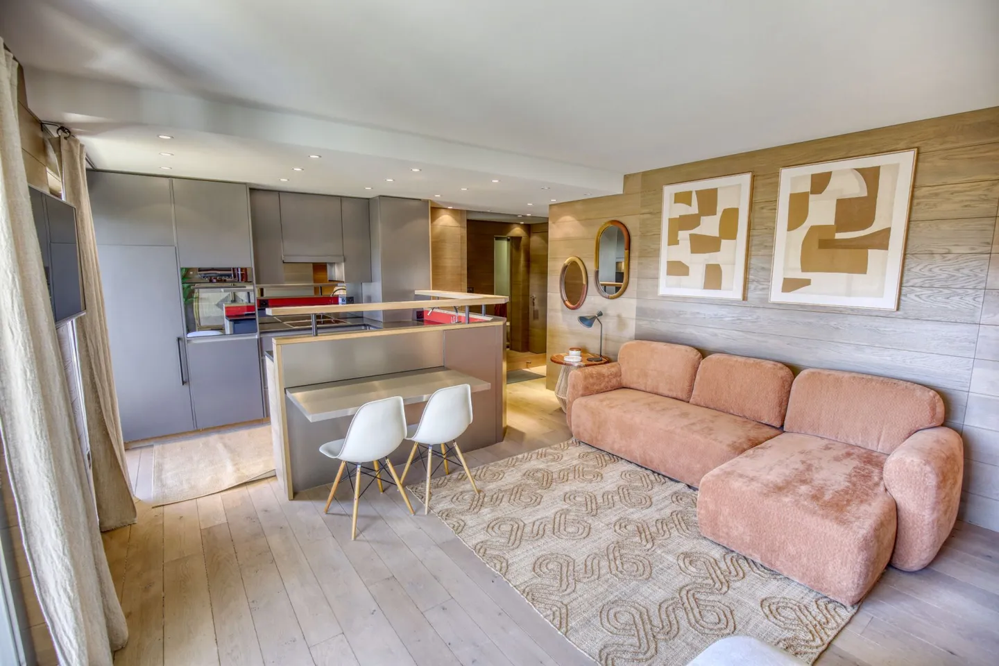 Appartement 1 pièce de haute qualité - rénové avec grande terrasse, à Crans ! - Photo 1 sur 18