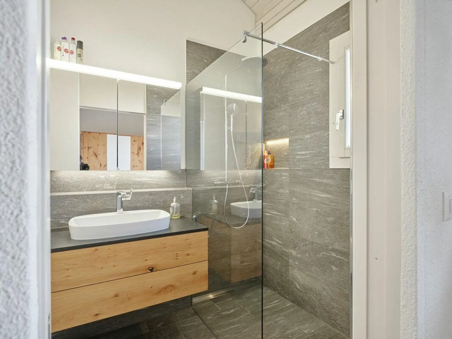 Cozy Family Paradise with Large Garden - Photo 9 of 11