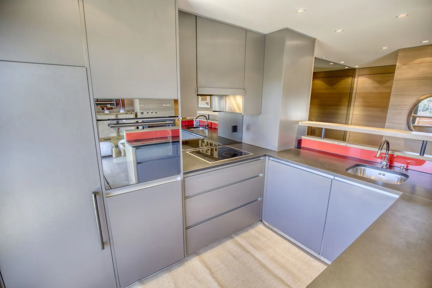 Appartement 1 pièce de haute qualité - rénové avec grande terrasse, à Crans ! - Photo 4 sur 18