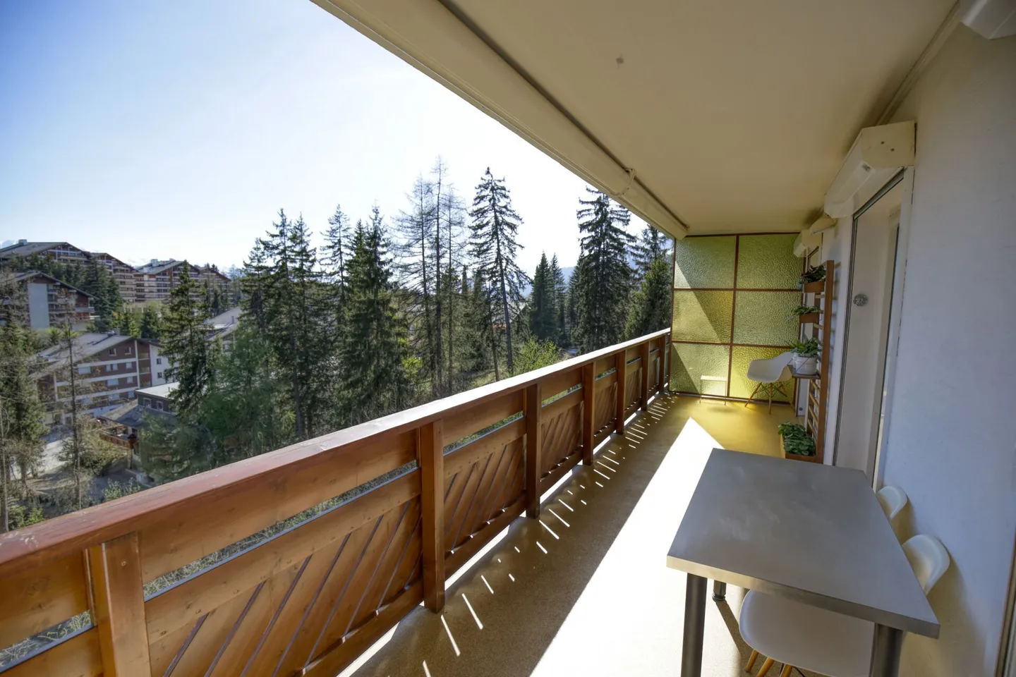 Appartement 1 pièce de haute qualité - rénové avec grande terrasse, à Crans ! - Photo 12 sur 18