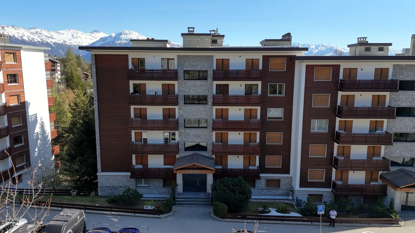 Appartement 1 pièce de haute qualité - rénové avec grande terrasse, à Crans ! - Photo 13 sur 18