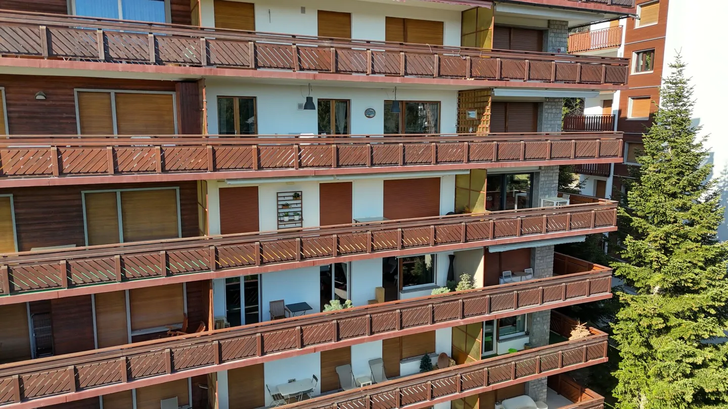 Appartement 1 pièce de haute qualité - rénové avec grande terrasse, à Crans ! - Photo 16 sur 18