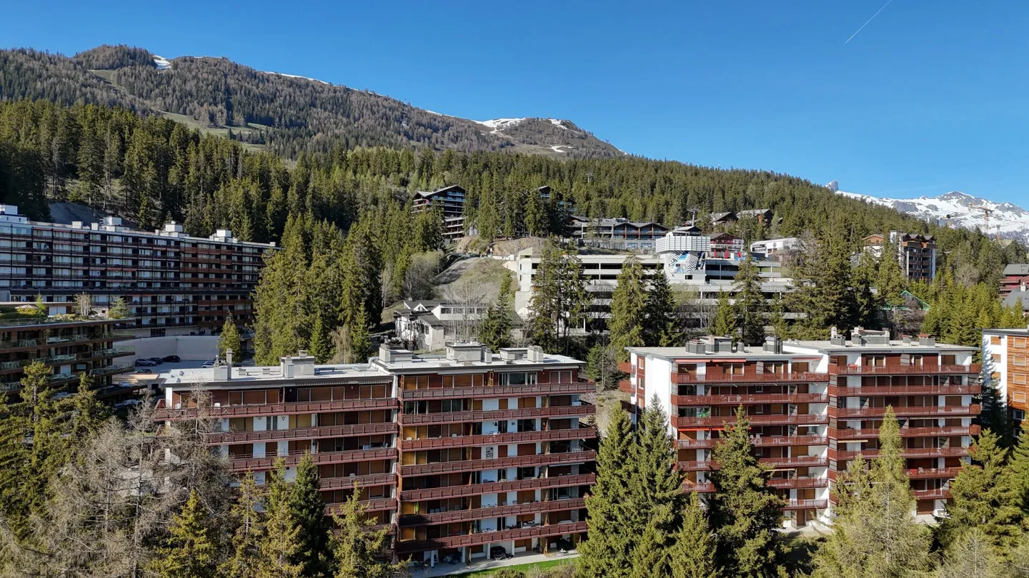 Appartement 1 pièce de haute qualité - rénové avec grande terrasse, à Crans ! - Photo 17 sur 18
