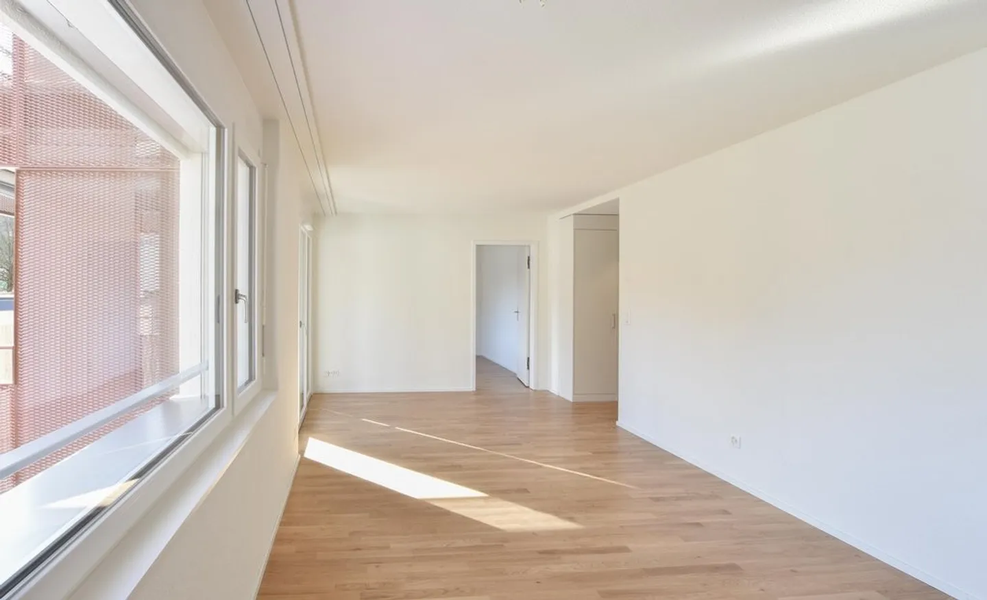 Modern 2.5-Room Apartment - Photo 2 of 4