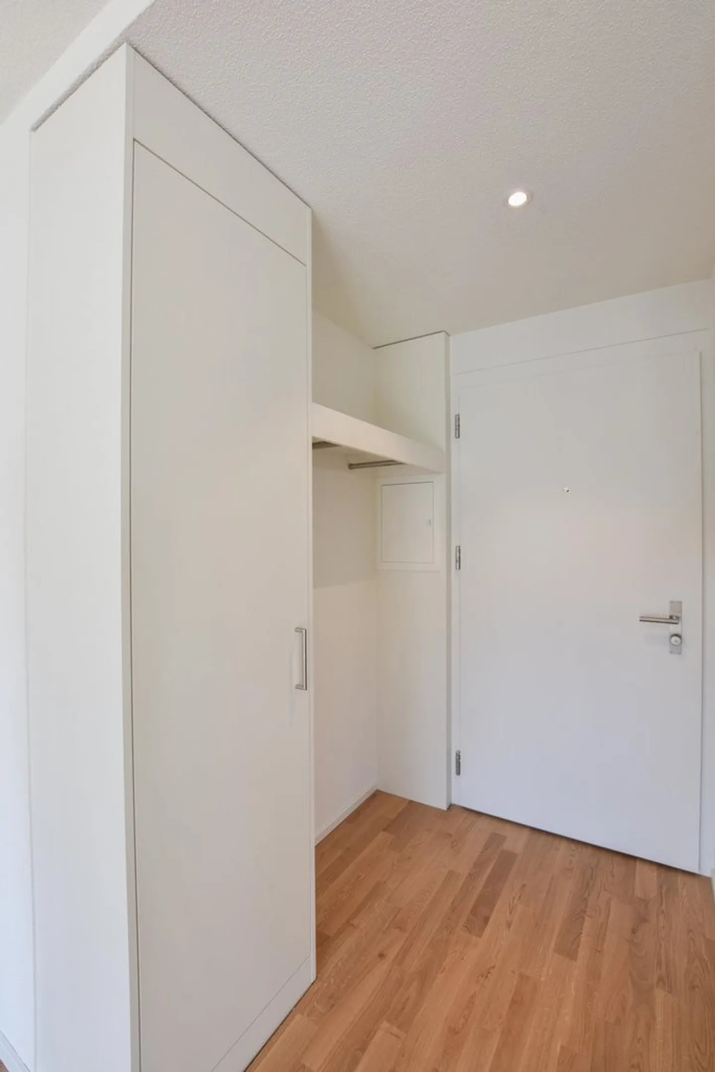 Modern 2.5-Room Apartment - Photo 3 of 4