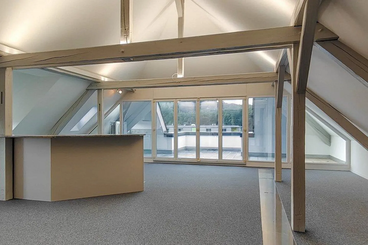 Spazi per uffici o studi versatili in affitto in un edificio rappresentativo! - Foto 9 di 13