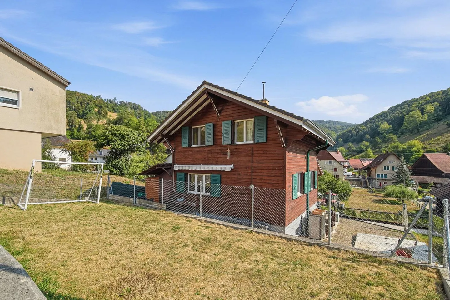 4 ROOM SINGLE-FAMILY HOUSE IN CHALET STYLE IN THE MIDDLE OF NATURE - Photo 2 of 5