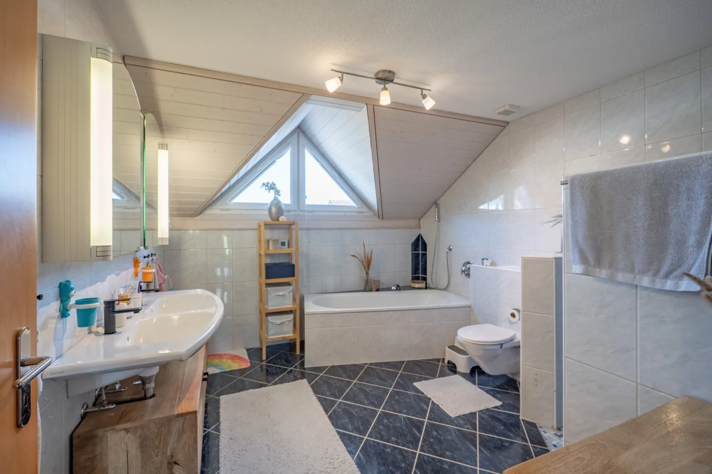 Charming Duplex in Quiet Area - Photo 8 of 13