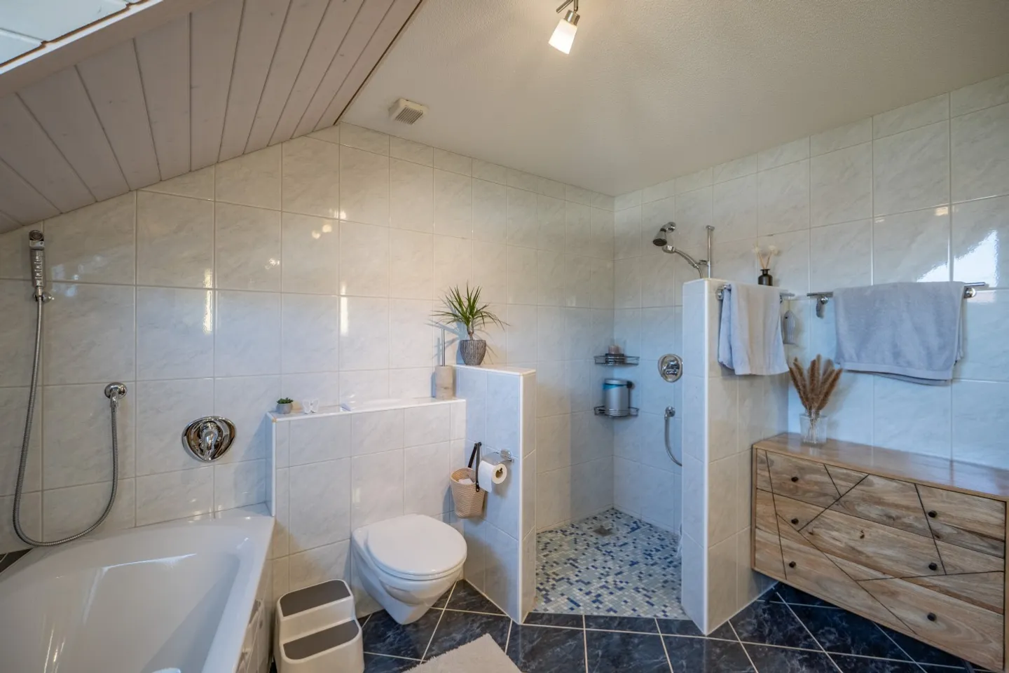 Charming Duplex in Quiet Area - Photo 9 of 13