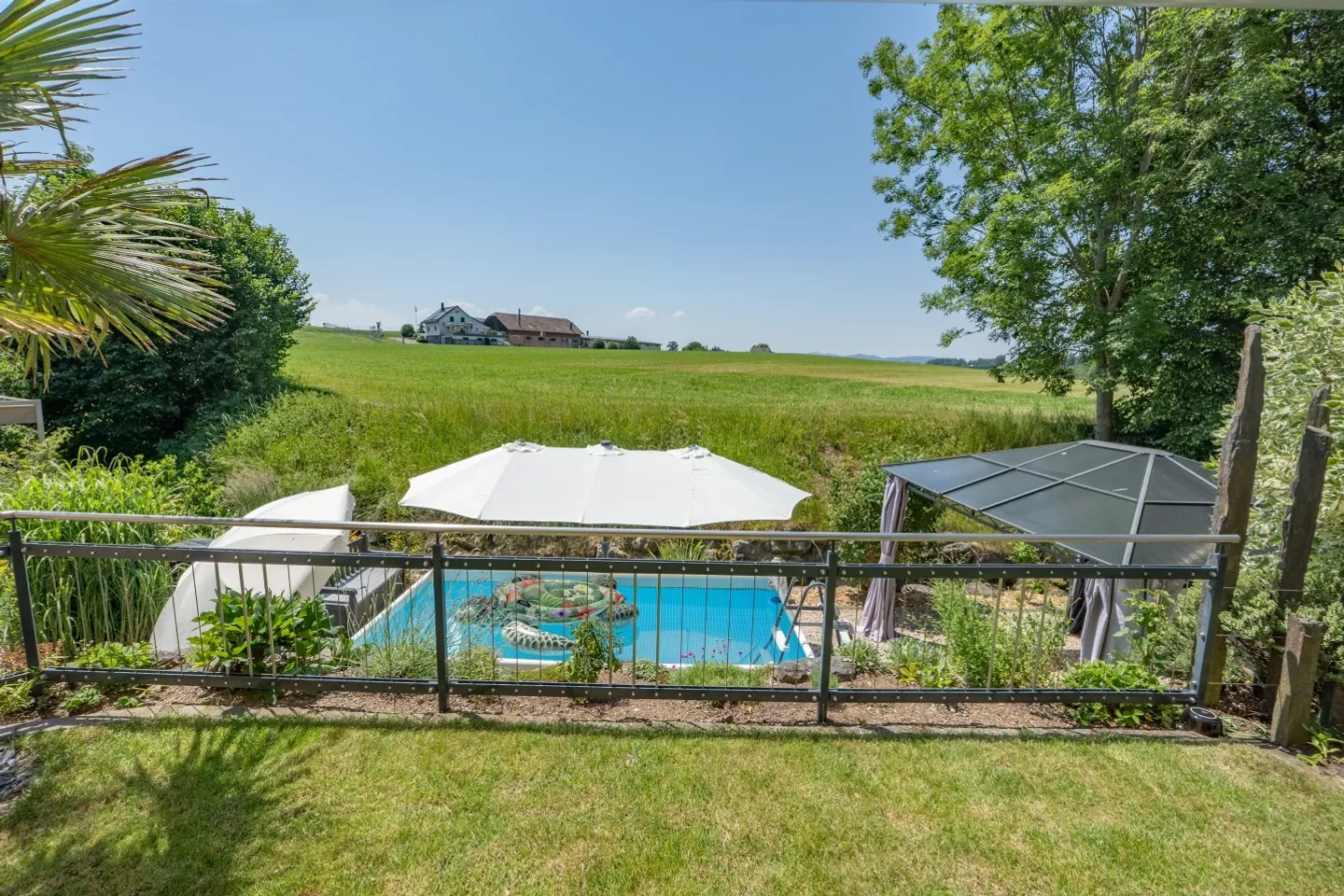 Charming Duplex in Quiet Area - Photo 12 of 13