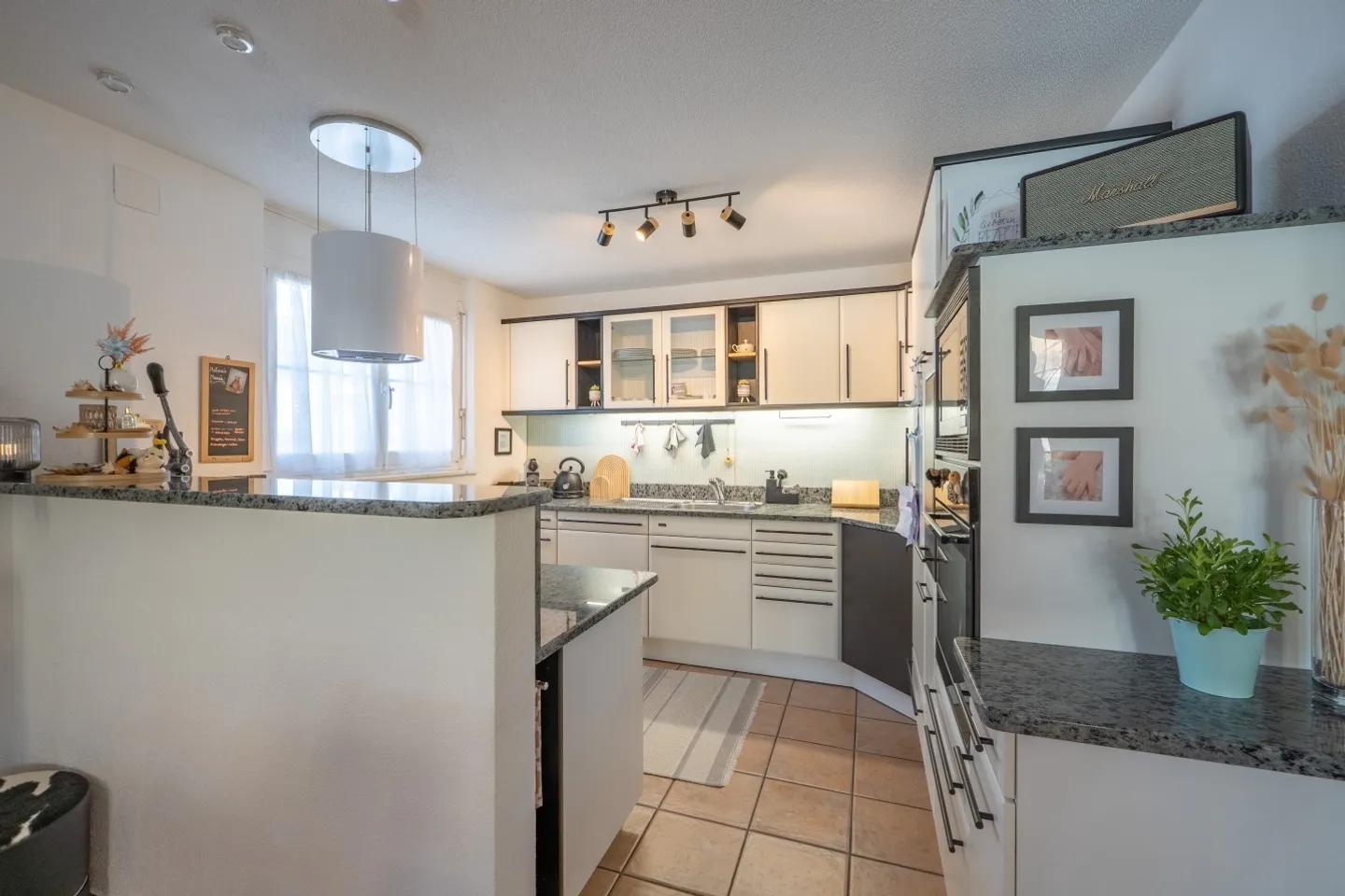 Charming Duplex in Quiet Area - Photo 5 of 13
