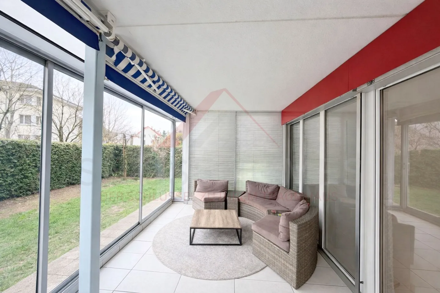 Appartamento con giardino di 4,5 locali per famiglie con giardino d'inverno e ampia quota di giardino - Foto 2 di 12