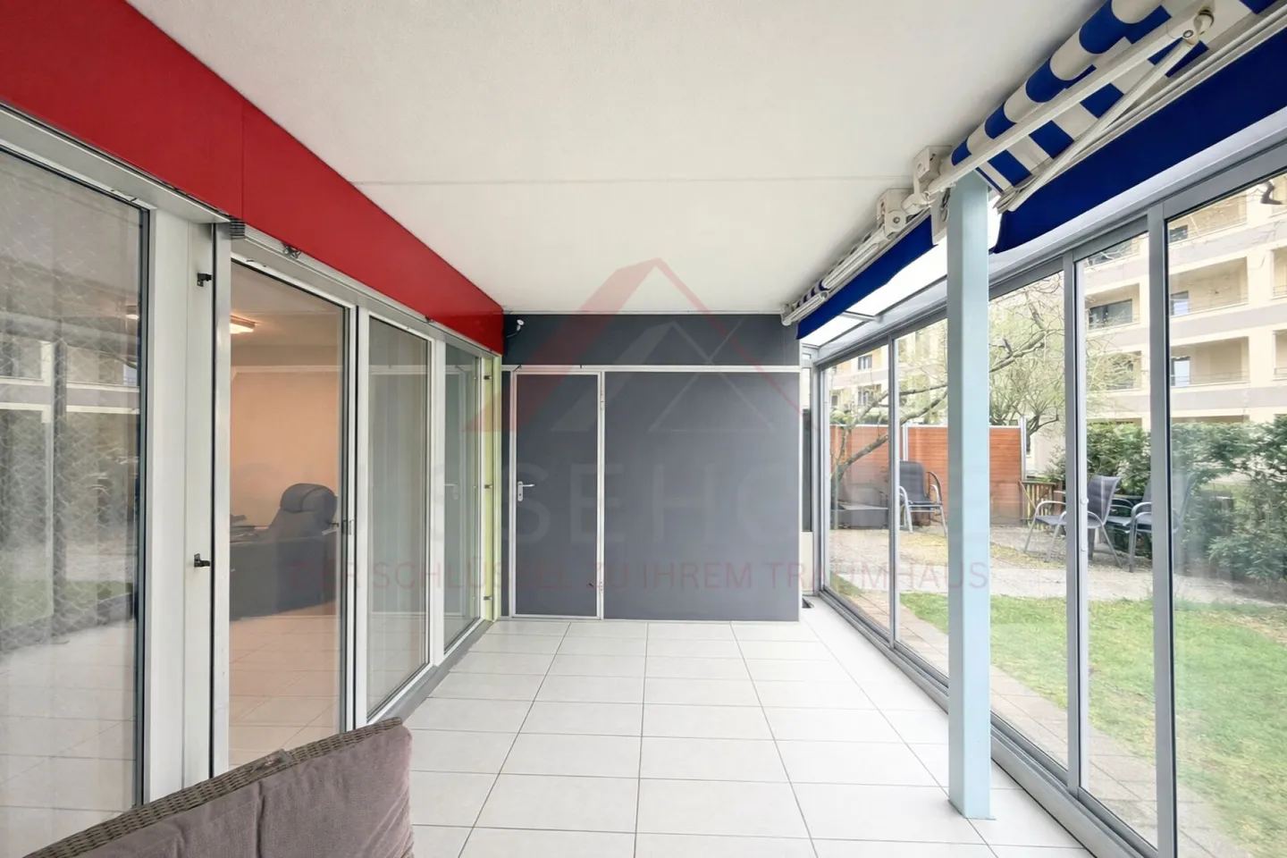 Appartamento con giardino di 4,5 locali per famiglie con giardino d'inverno e ampia quota di giardino - Foto 3 di 12