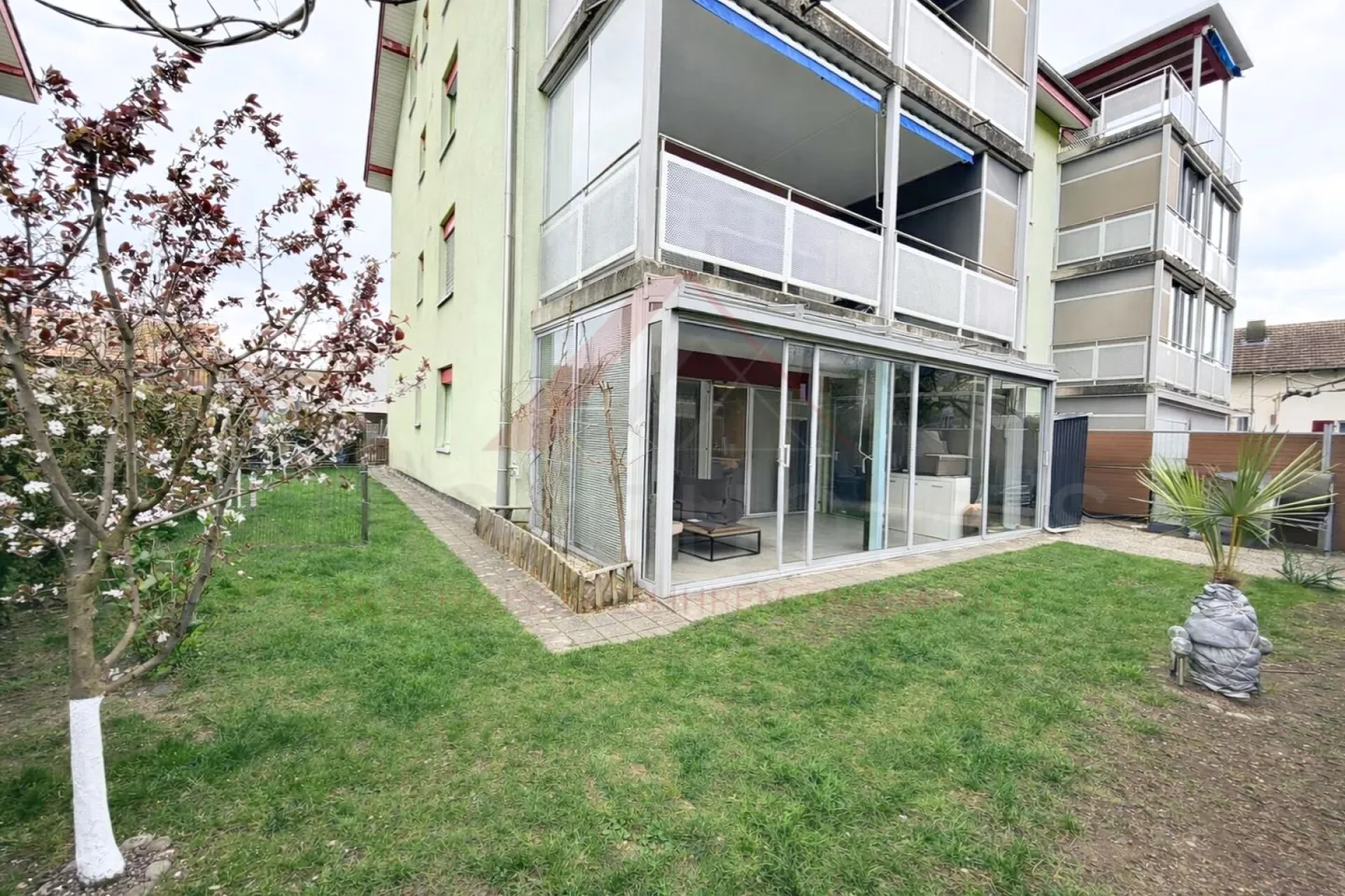 Appartamento con giardino di 4,5 locali per famiglie con giardino d'inverno e ampia quota di giardino - Foto 10 di 12