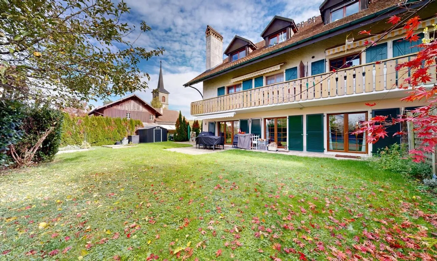 Charming building with barn, storage room, and commercial space - Photo 7 of 11