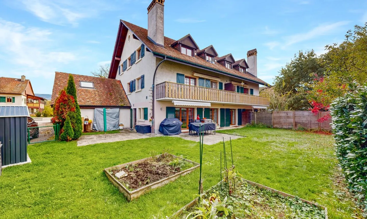 Charming building with barn, storage room, and commercial space - Photo 8 of 11