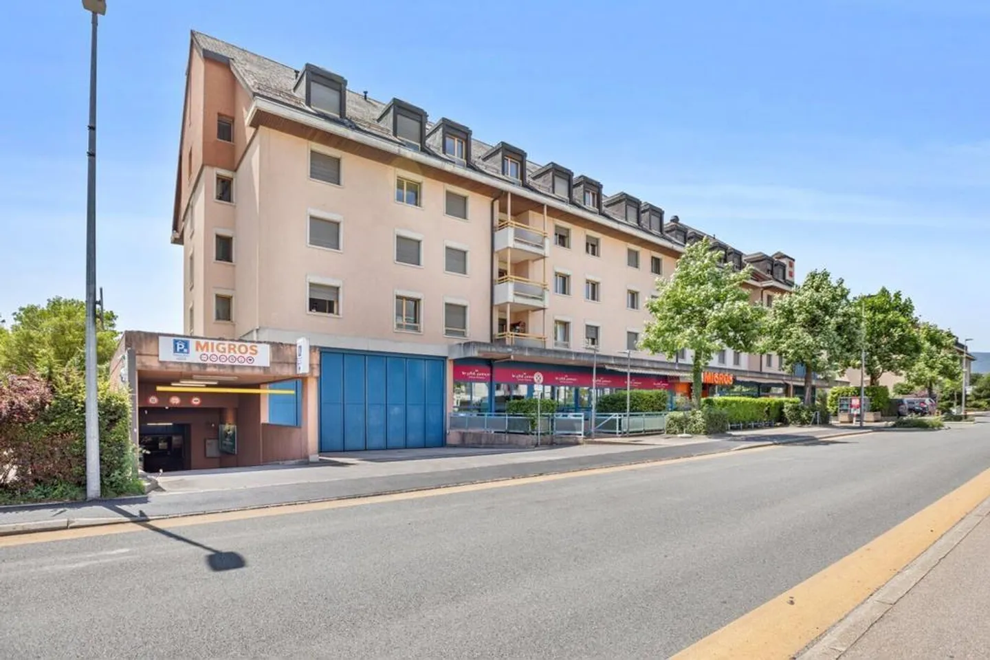 Very well served neighborhood by public transport - Photo 2 of 2