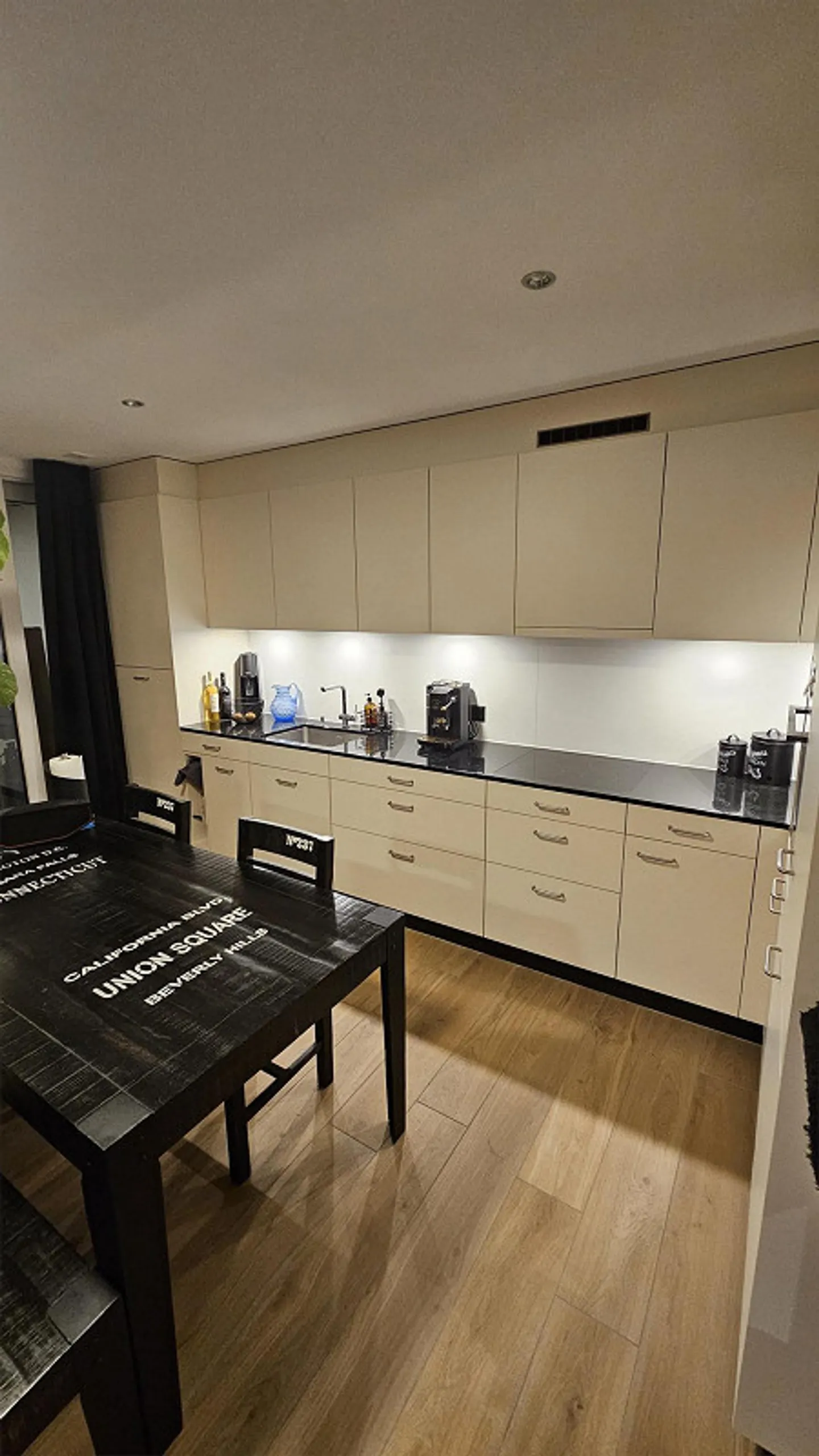 Appartamento moderno di 2,5 stanze con terrazza - Foto 3 di 6