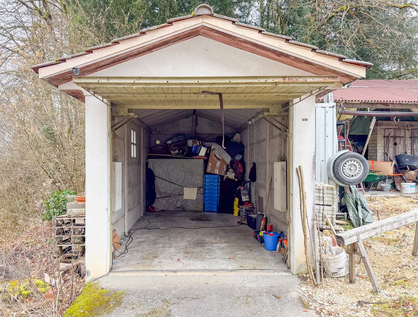 House with significant volume to renovate - Photo 4 of 24