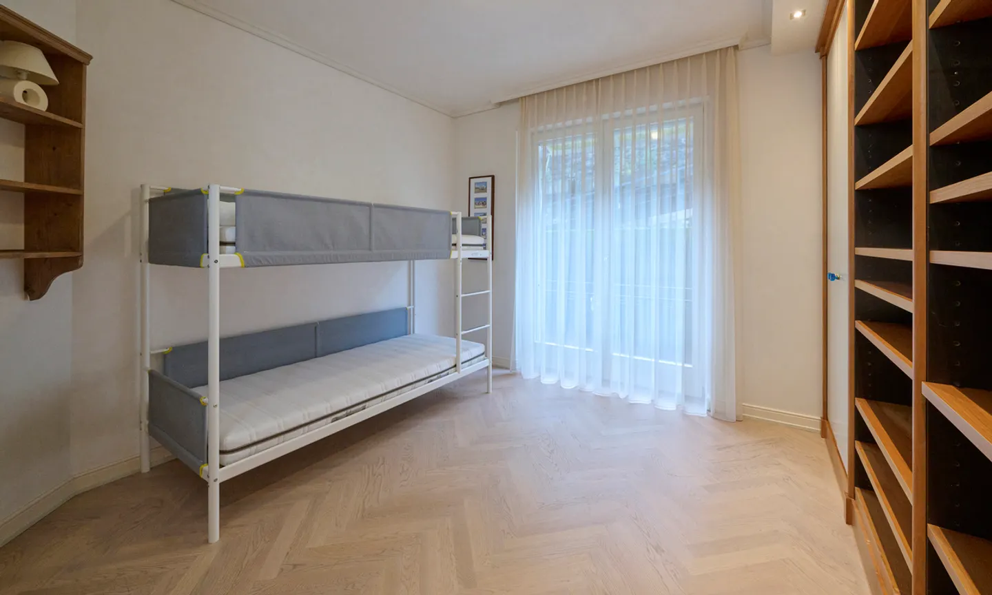 Appartement incontournable dans une résidence pieds-dans-l'eau avec place de bateau - Photo 8 sur 13