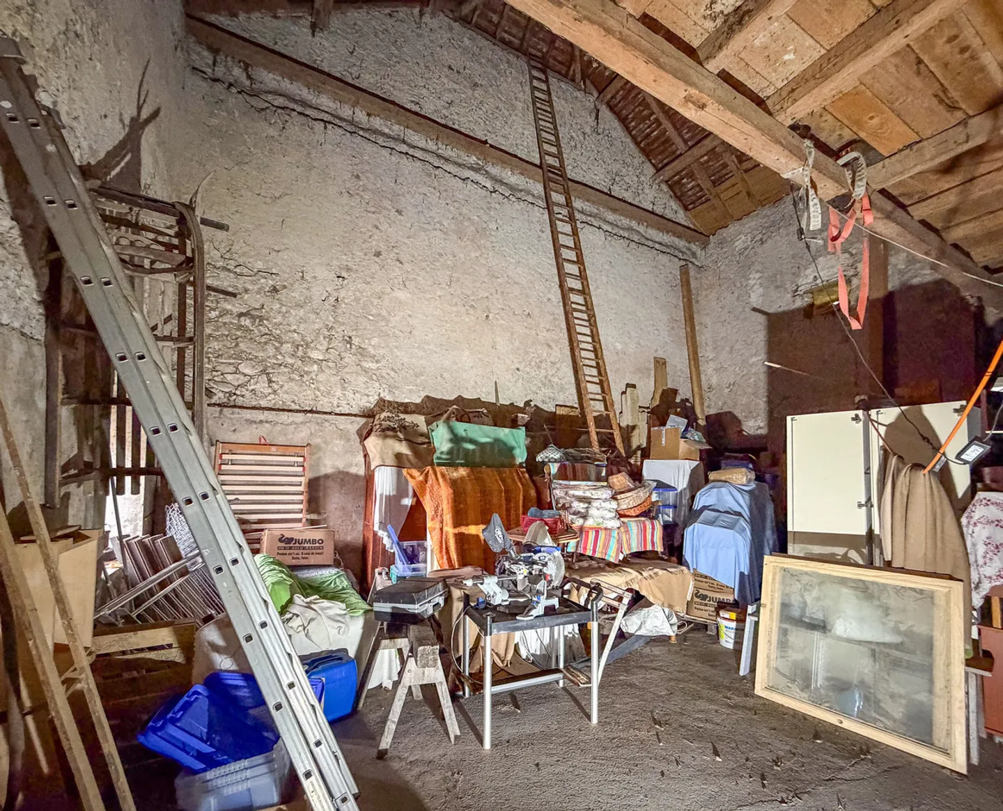 House with significant volume to renovate - Photo 14 of 24
