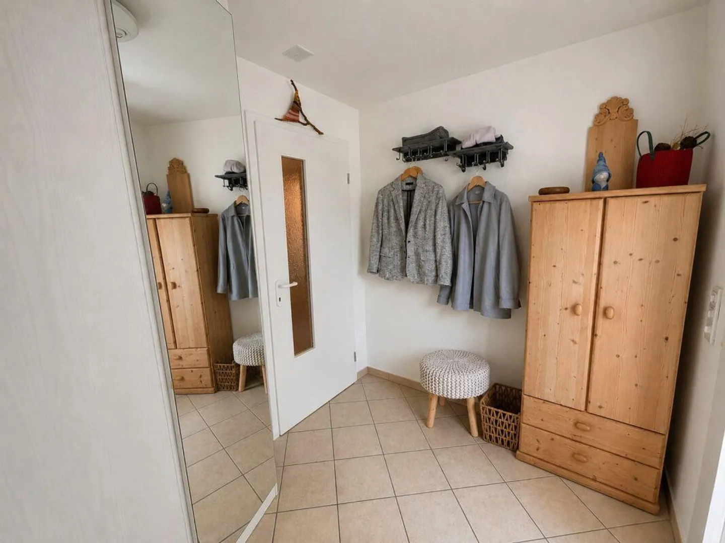 Casa bifamiliare ben tenuta in una posizione leggermente elevata e soleggiata con vista libera - Foto 8 di 14