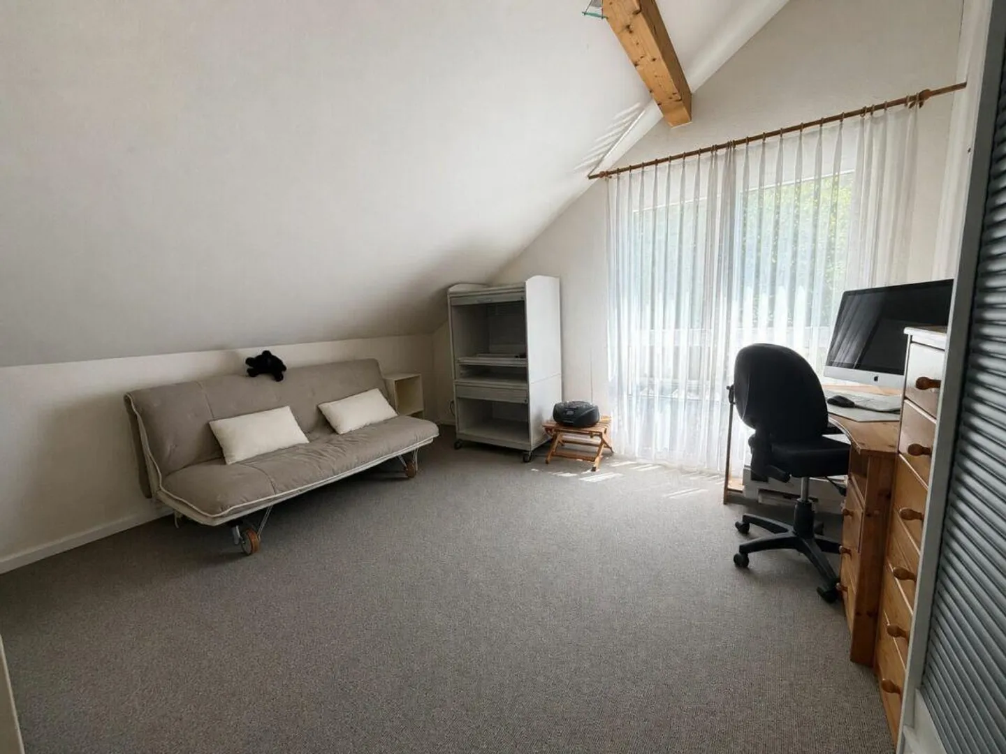 Casa bifamiliare ben tenuta in una posizione leggermente elevata e soleggiata con vista libera - Foto 10 di 14