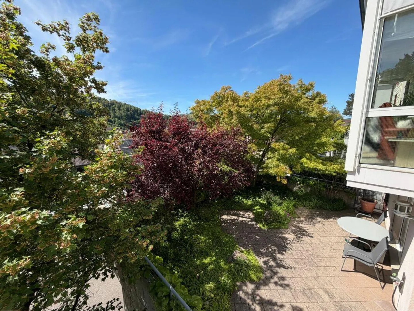 Casa bifamiliare ben tenuta in una posizione leggermente elevata e soleggiata con vista libera - Foto 12 di 14