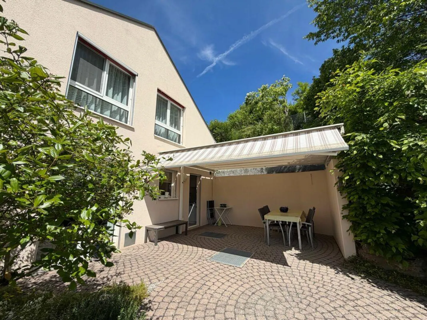 Casa bifamiliare ben tenuta in una posizione leggermente elevata e soleggiata con vista libera - Foto 14 di 14