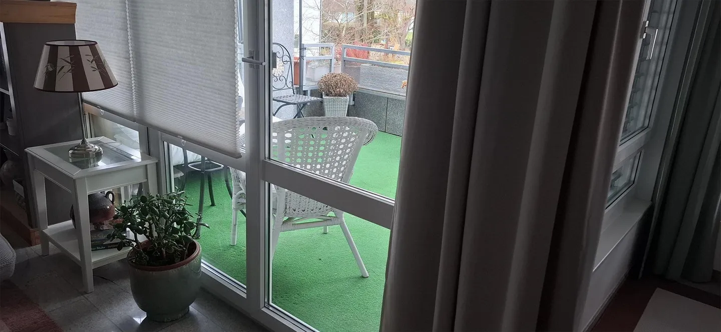 Petite appartement 2 pièces avec balcon et grande terrasse dans la verdure - Photo 4 sur 13