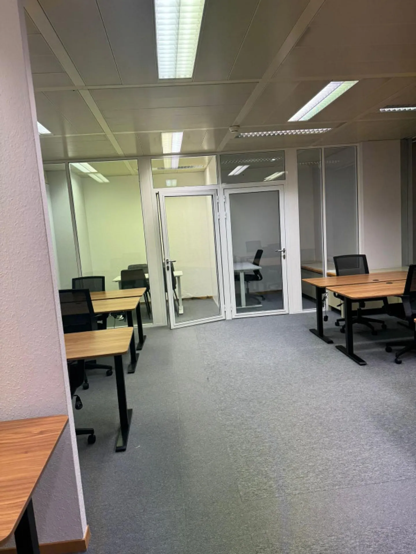 Modernes Büro nahe Flughafen - Foto 2 von 5